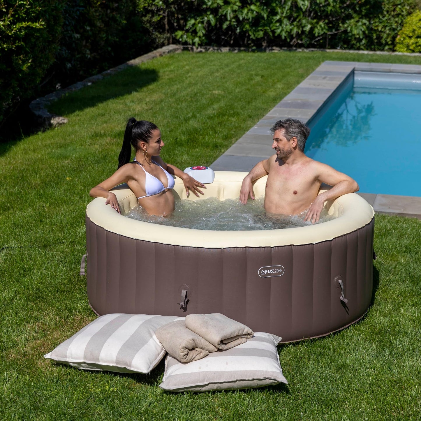 **EASE.ZONE Aufblasbarer Spa 800L | Beheizt, 180×180×65 cm, Schwarz**