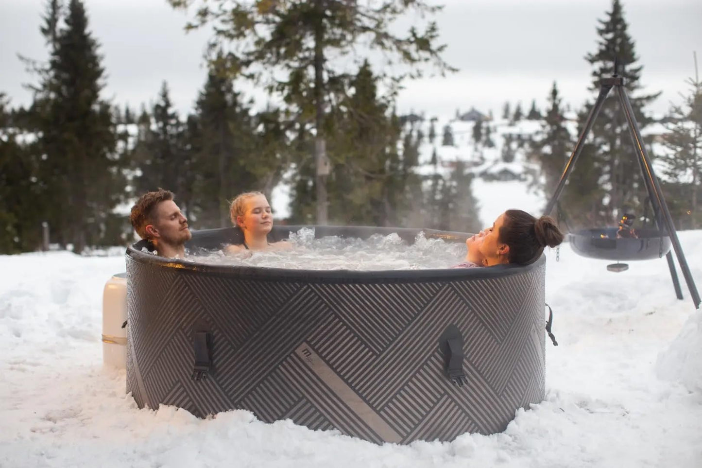 **MSpa Mono Eco Whirlpool 8 Personen 192×192×65 cm | 144 Düsen, PTC-Heizung, UVC+ Desinfektion, Anti-Frost, App-Steuerung**